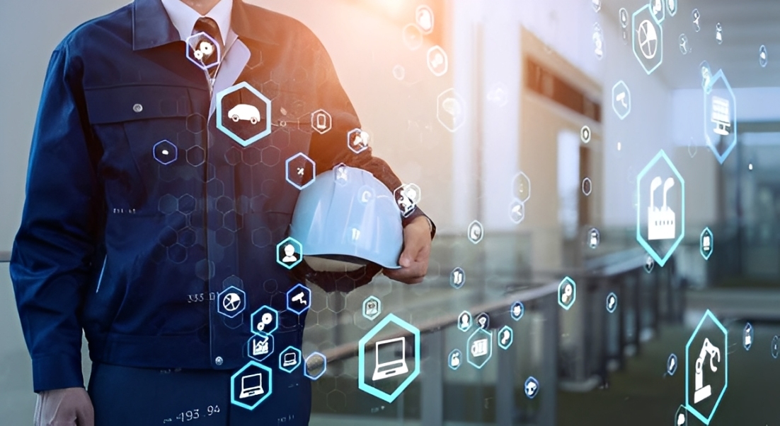 ヘルメットを被った作業員たちが現場で安全確認を行う様子