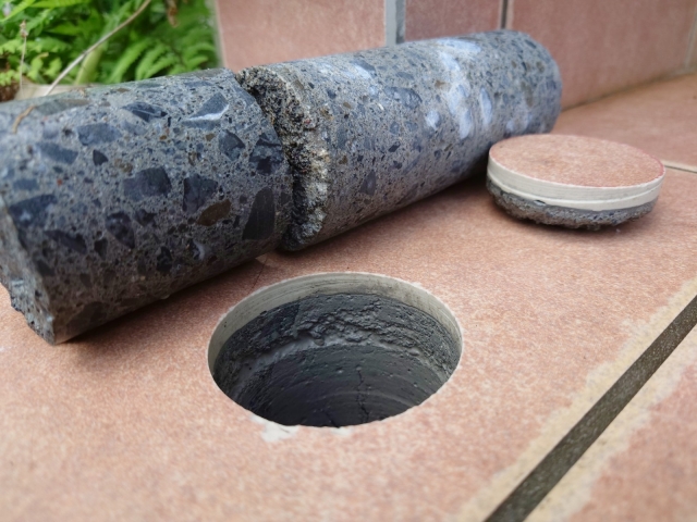 コンクリート床へのコア抜き工事